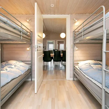 15 Person In Hals-by Traum * Hals