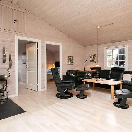 15 Person In Semesterbostad Hals