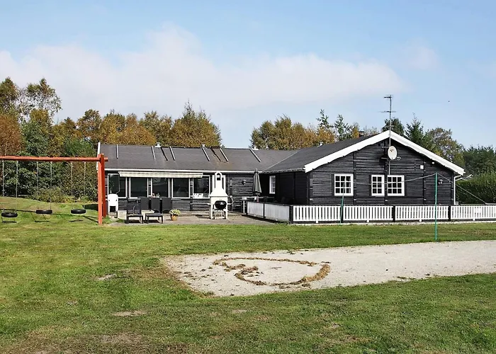 15 Person In Hals-by Traum Hals