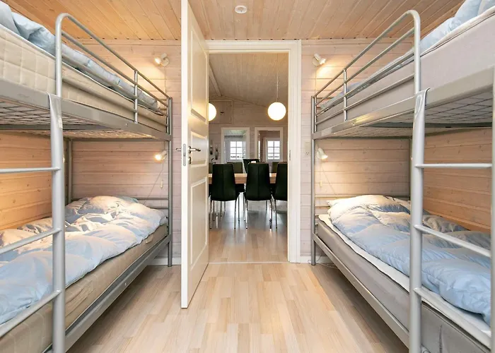 15 Person In Hals-by Traum * Hals